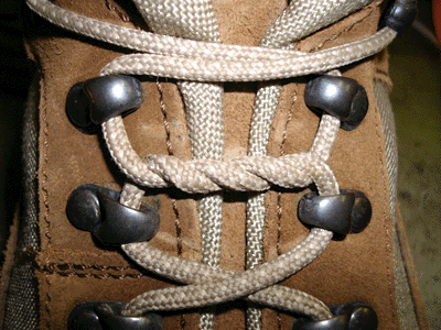 登山靴靴紐の掛け方