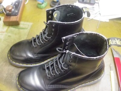 ドクターマーチン　履き口合皮材交換例 2-1