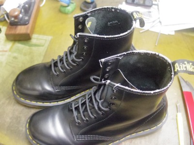 ドクターマーチン　履き口合皮材交換例